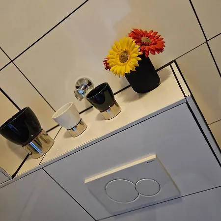 Mit Flair Koeln-messenaehe Apartment *